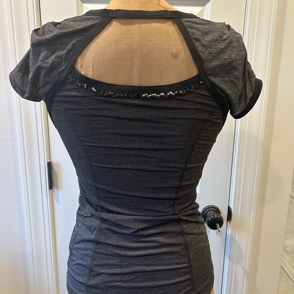 Lululemon • Team Spirit Tech Short Sleeve Black • Size 4 - Picture 5 of 8